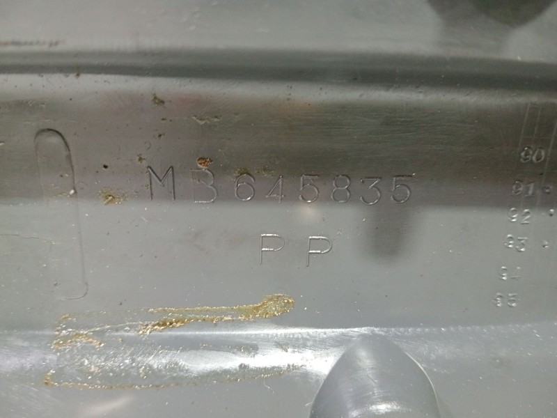 Recambio de moldura para mitsubishi montero (v20/v40) 2500 td gl (3-ptas.) referencia OEM IAM mb645835  