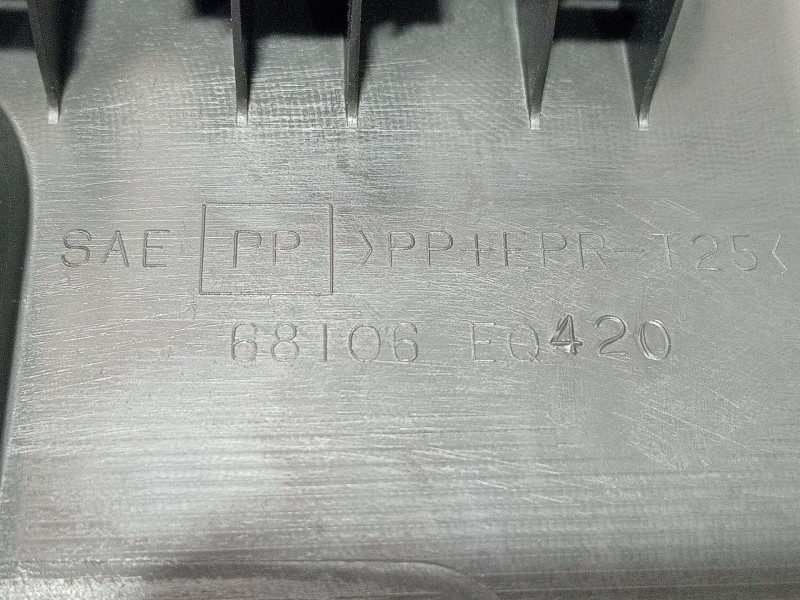 Recambio de moldura para mitsubishi montero (v20/v40) 2500 td glx (3-ptas.) referencia OEM IAM 68106EQ420  