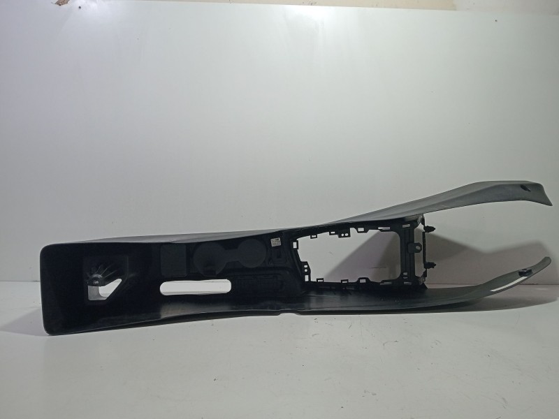 Recambio de consola central para hyundai i20 i (pb, pbt) 1.2 referencia OEM IAM H84611C8000  