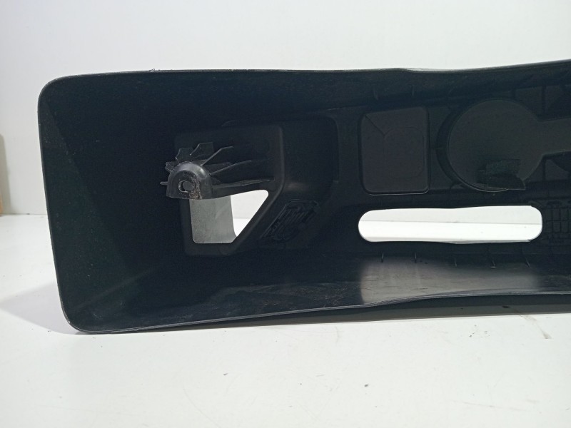 Recambio de consola central para hyundai i20 i (pb, pbt) 1.2 referencia OEM IAM H84611C8000  