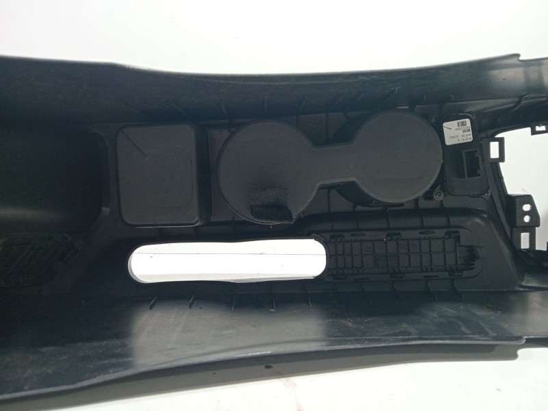 Recambio de consola central para hyundai i20 i (pb, pbt) 1.2 referencia OEM IAM H84611C8000  