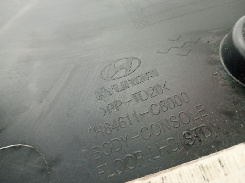 Recambio de consola central para hyundai i20 i (pb, pbt) 1.2 referencia OEM IAM H84611C8000  