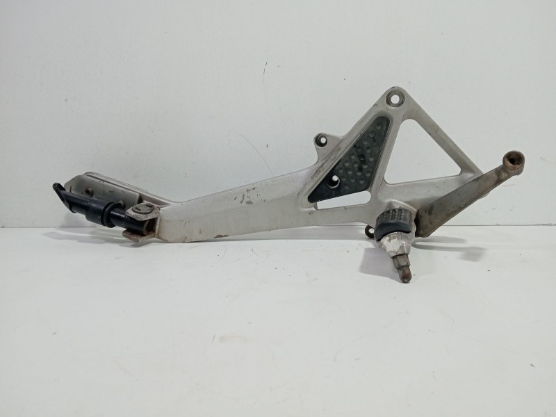 Recambio de estribo para honda cb hornet cb 600 f hornet (pc34) referencia OEM IAM CBHORNETCB600FHORNET(PC34)(2002-2006)600CCM95