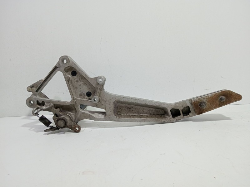 Recambio de estribo para honda cb hornet cb 600 f hornet (pc34) referencia OEM IAM CBHORNETCB600FHORNET(PC34)(2002-2006)600CCM95