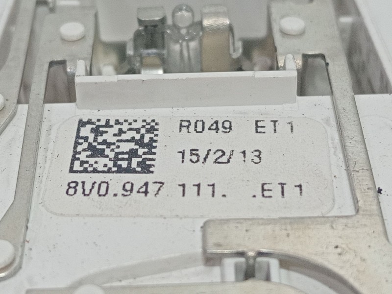 Recambio de luz interior para audi a3 sportback (8va) ambiente referencia OEM IAM 8V0947111  