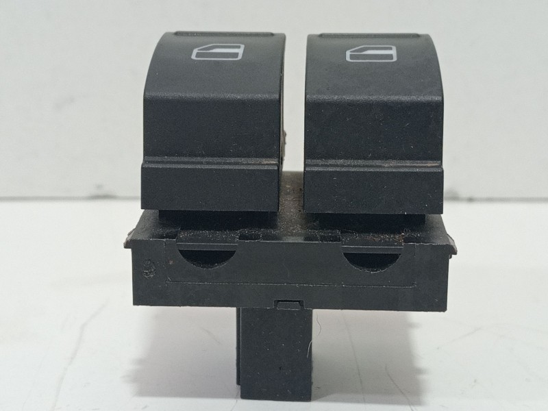 Recambio de mando elevalunas delantero izquierdo para audi a3 sportback (8va) ambiente referencia OEM IAM   