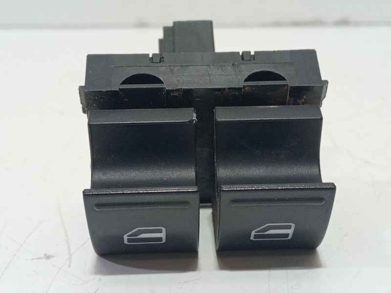 Recambio de mando elevalunas delantero izquierdo para audi a3 sportback (8va) ambiente referencia OEM IAM   