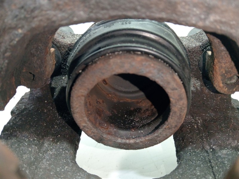 Recambio de pinza freno delantera izquierda para bmw serie 1 cabrio (e88) 120i referencia OEM IAM BMWSERIE1CABRIO(E88)´2007120i 