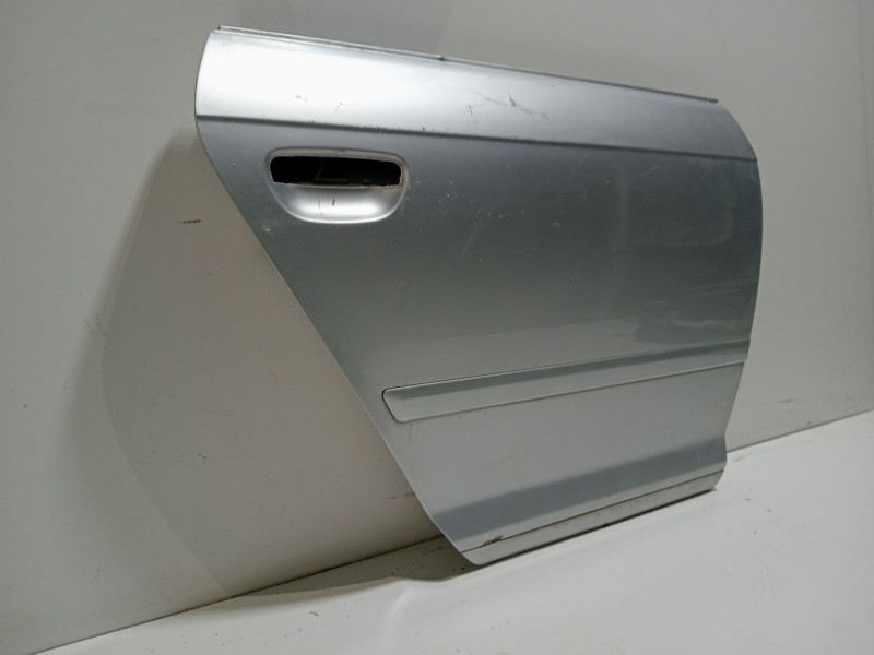 Recambio de puerta trasera derecha para audi a3 sportback (8p) 1.6 ambiente referencia OEM IAM 8p4833052A  