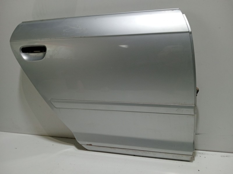 Recambio de puerta trasera derecha para audi a3 sportback (8p) 1.6 ambiente referencia OEM IAM 8p4833052A  