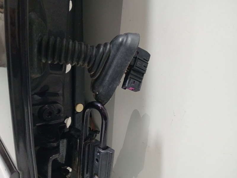 Recambio de puerta trasera izquierda para audi a4 berlina (8e) 1.9 tdi (96kw) referencia OEM IAM 8E0833051J  