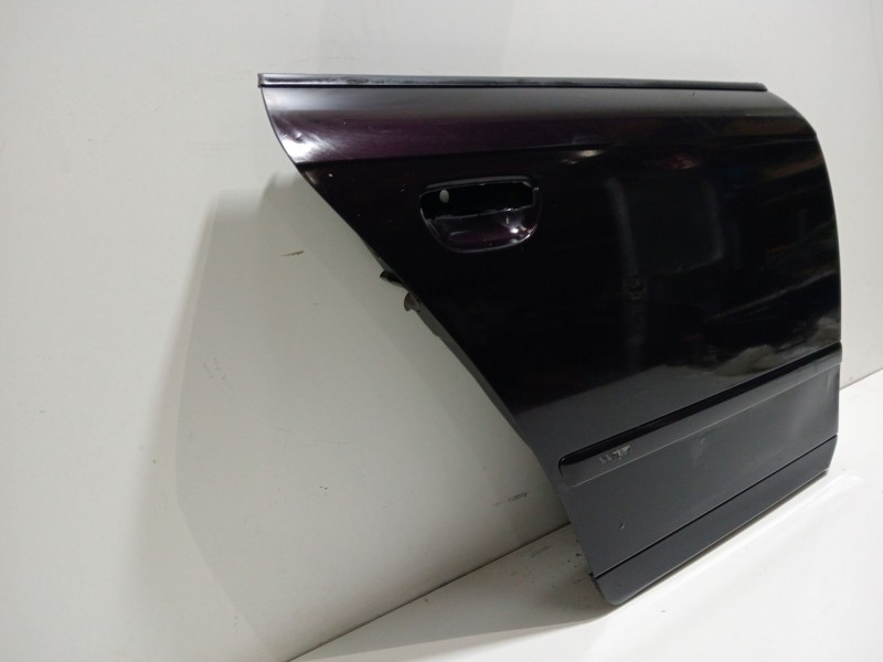 Recambio de puerta trasera izquierda para audi a4 berlina (8e) 1.9 tdi (96kw) referencia OEM IAM 8E0833051J  