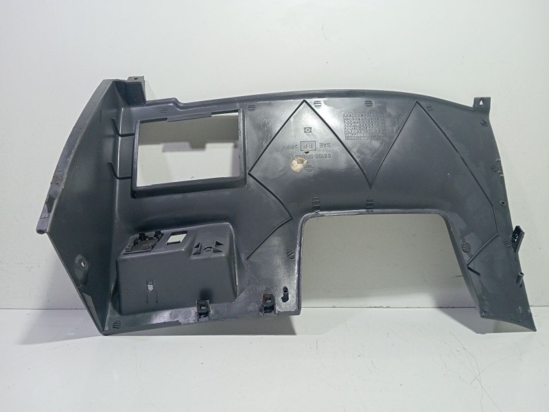 Recambio de moldura para nissan terrano ii (r20) 2.7 tdi 4wd referencia OEM IAM 681060F000  
