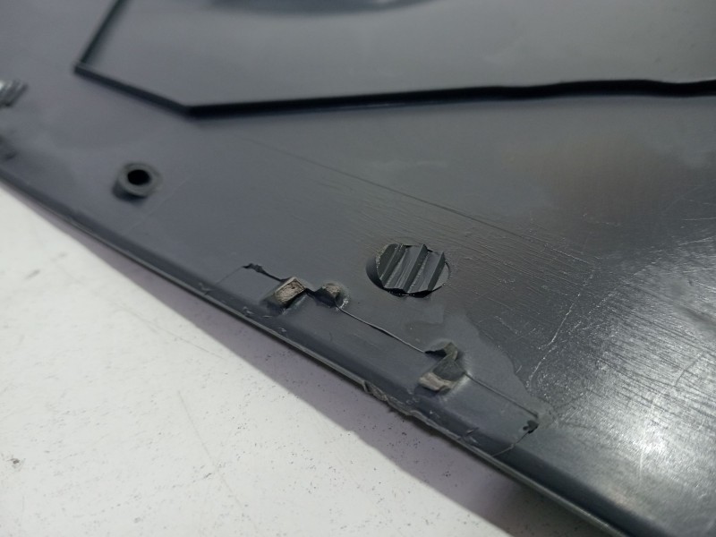 Recambio de moldura para nissan terrano ii (r20) 2.7 tdi 4wd referencia OEM IAM 681060F000  