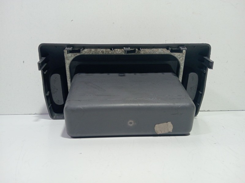 Recambio de moldura para nissan terrano ii (r20) 2.7 tdi 4wd referencia OEM IAM 684750F000  