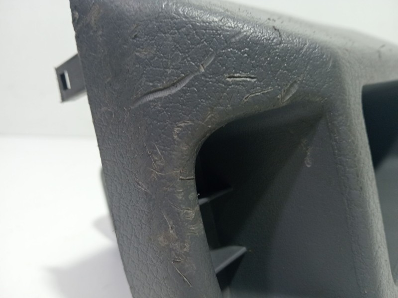 Recambio de moldura para nissan terrano ii (r20) 2.7 tdi 4wd referencia OEM IAM 684750F000  