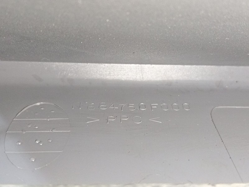 Recambio de moldura para nissan terrano ii (r20) 2.7 tdi 4wd referencia OEM IAM 684750F000  