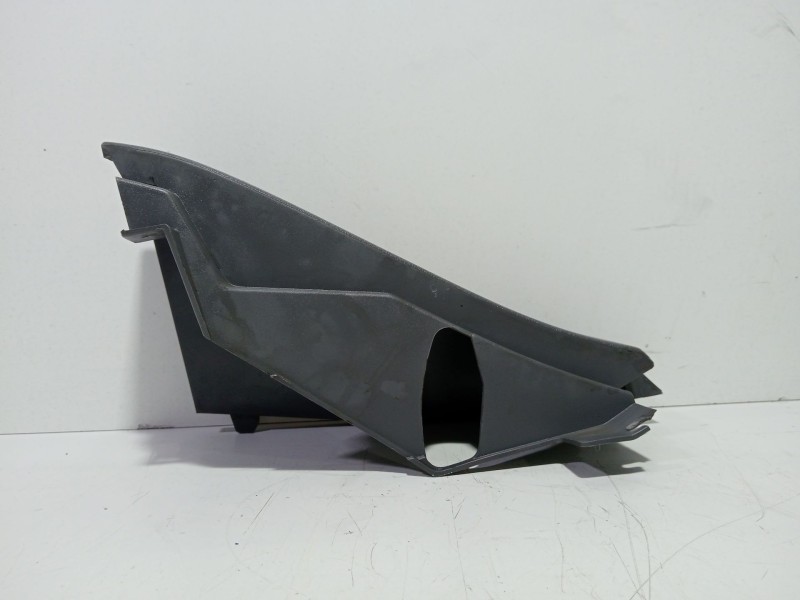 Recambio de moldura para nissan terrano ii (r20) 2.7 tdi 4wd referencia OEM IAM 681080F000  