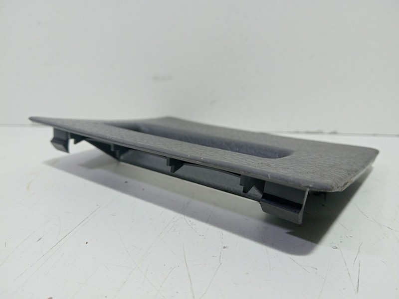 Recambio de moldura para nissan terrano ii (r20) 2.7 tdi 4wd referencia OEM IAM 68964OF000  