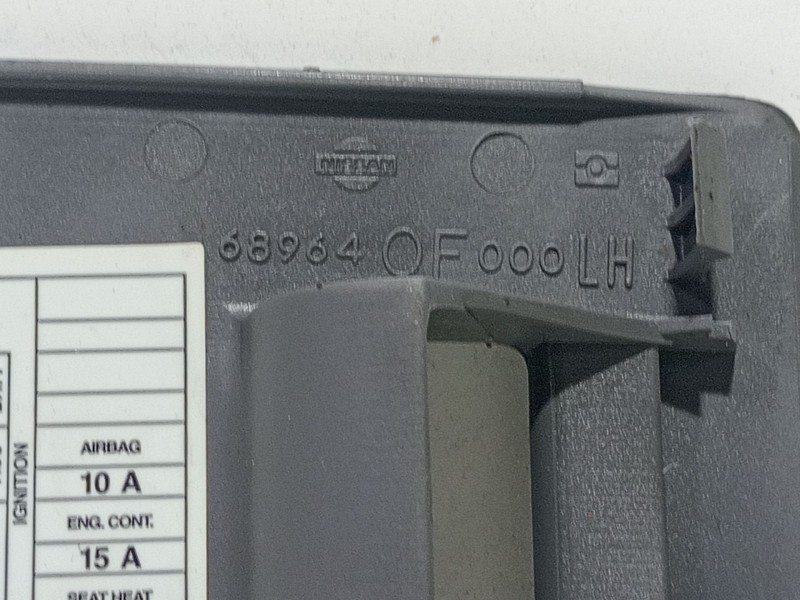 Recambio de moldura para nissan terrano ii (r20) 2.7 tdi 4wd referencia OEM IAM 68964OF000  