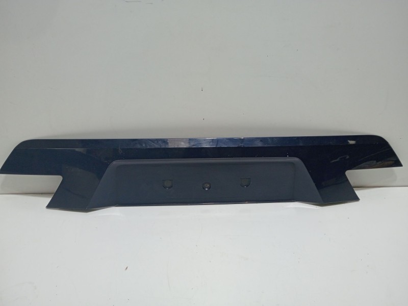 Recambio de molduras traseras para bmw 7 (e65, e66, e67) 745 d referencia OEM IAM 5137133637  