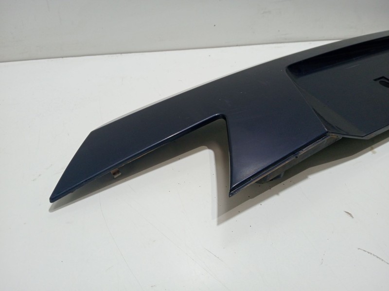 Recambio de molduras traseras para bmw 7 (e65, e66, e67) 745 d referencia OEM IAM 5137133637  