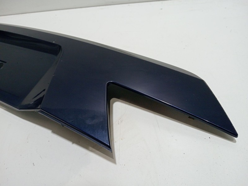 Recambio de molduras traseras para bmw 7 (e65, e66, e67) 745 d referencia OEM IAM 5137133637  