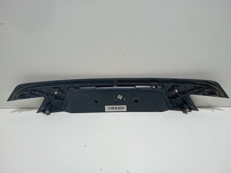Recambio de molduras traseras para bmw 7 (e65, e66, e67) 745 d referencia OEM IAM 5137133637  