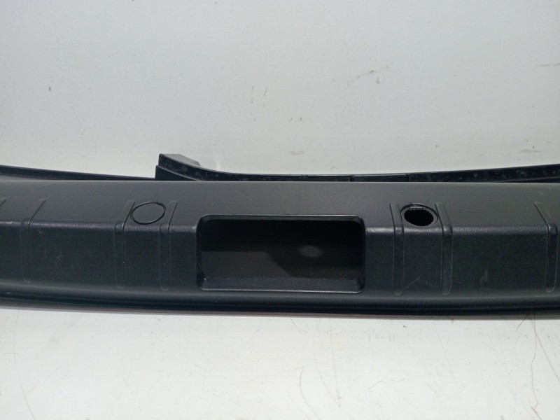 Recambio de moldura para bmw 7 (e65, e66, e67) 745 d referencia OEM IAM 51478223560  