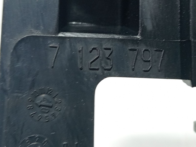 Recambio de molduras traseras para bmw 7 (e65, e66, e67) 745 d referencia OEM IAM 7123797  