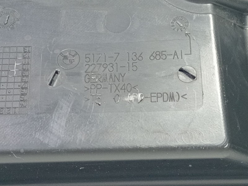 Recambio de moldura para bmw 7 (e65, e66, e67) 745 d referencia OEM IAM 51717136685  