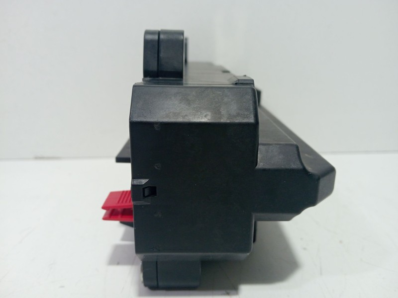 Recambio de caja reles / fusibles para bmw 7 (e65, e66, e67) 745 d referencia OEM IAM 7(E65E66E67)745d2005-2008  