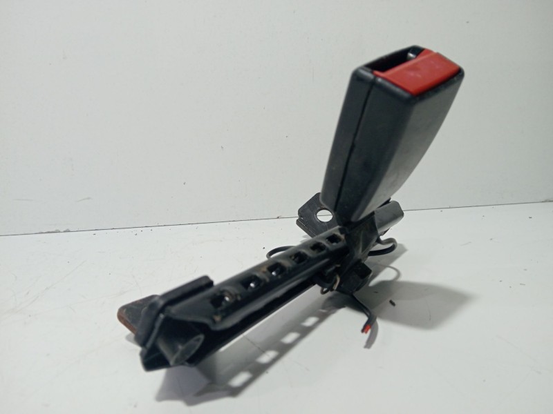 Recambio de anclaje cinturon trasero derecho para bmw 7 (e65, e66, e67) 745 d referencia OEM IAM 9117208  