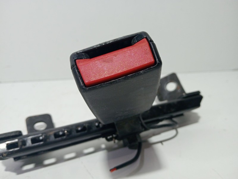 Recambio de anclaje cinturon trasero derecho para bmw 7 (e65, e66, e67) 745 d referencia OEM IAM 9117208  