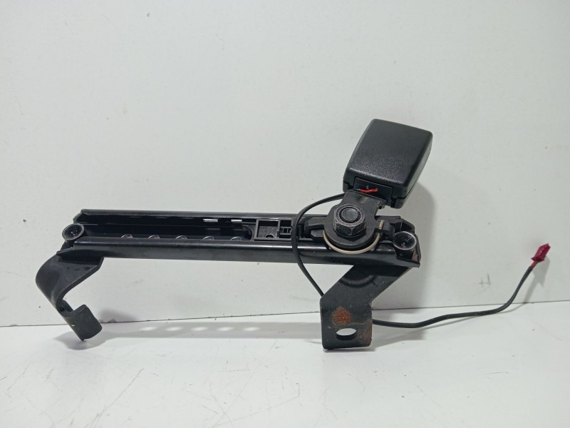 Recambio de anclaje cinturon trasero izquierdo para bmw 7 (e65, e66, e67) 745 d referencia OEM IAM 9117207  