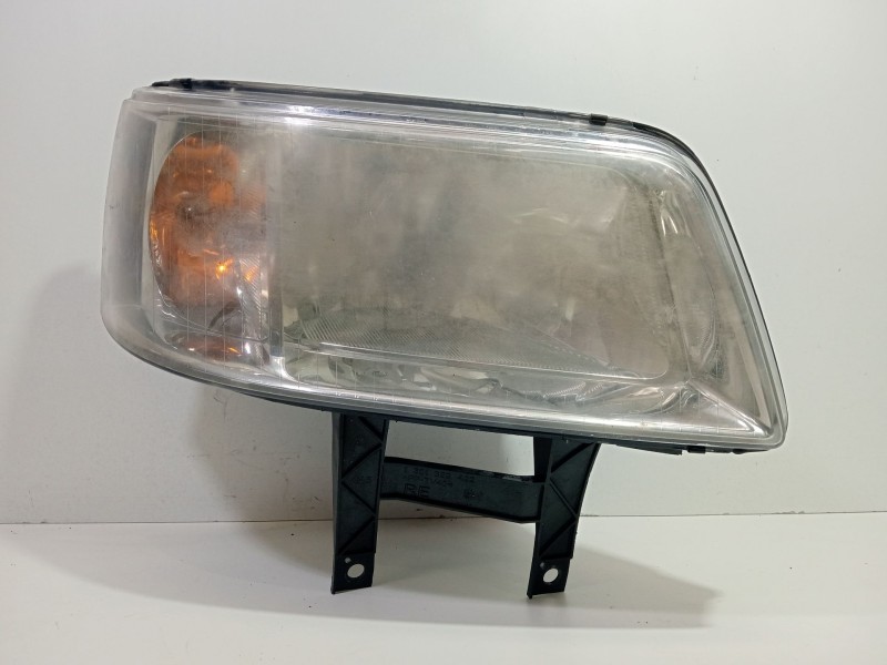 Recambio de faro derecho para volkswagen transporter t5 autobús (7hb, 7hj, 7eb, 7ej) 2.5 tdi referencia OEM IAM 1305235738  