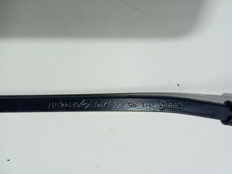 Recambio de brazo limpia delantero derecho para volkswagen transporter t5 autobús (7hb, 7hj, 7eb, 7ej) 2.5 tdi referencia OEM IA