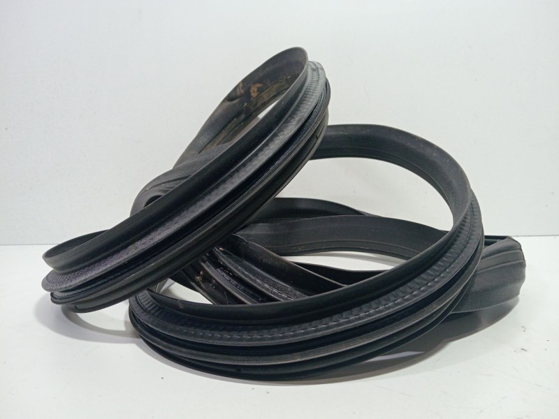 Recambio de goma contorno para mercedes-benz clase m (w163) ml 270 cdi (163.113) referencia OEM IAM OM612.963  