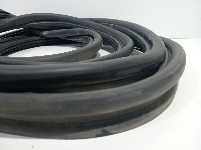 Recambio de goma contorno para mercedes-benz clase m (w163) ml 270 cdi (163.113) referencia OEM IAM OM612.963  