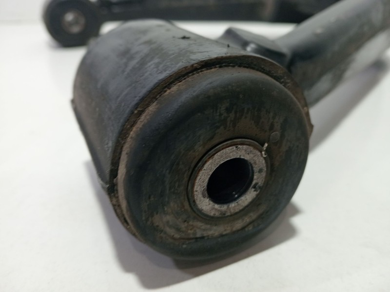 Recambio de brazo suspension superior trasero izquierdo para mercedes-benz clase m (w163) ml 270 cdi (163.113) referencia OEM IA