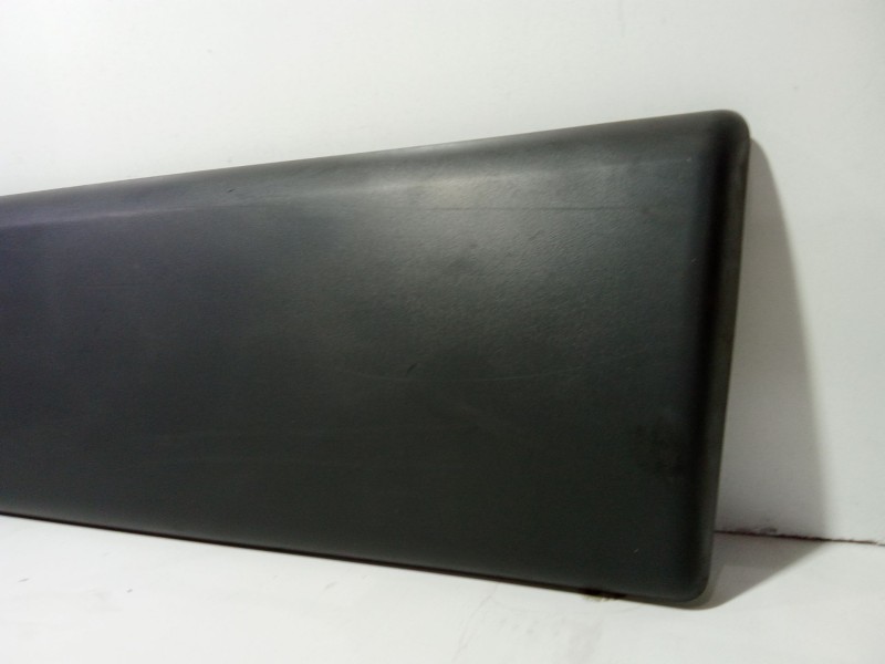 Recambio de molduras traseras para nissan primastar autobús (x83) dci 100 referencia OEM IAM 8200036093G  