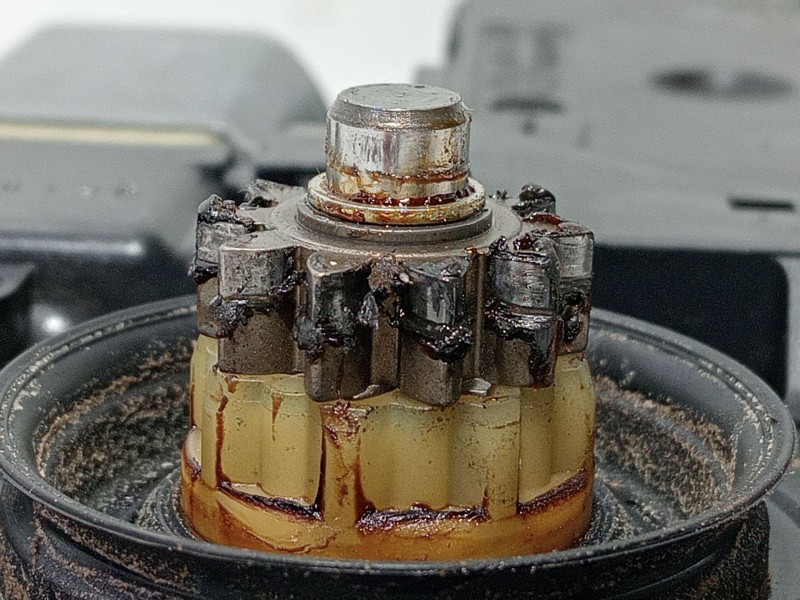 Recambio de motor elevalunas delantero izquierdo para renault grand scénic iii (jz0/1_) 1.5 dci referencia OEM IAM 807310011R  