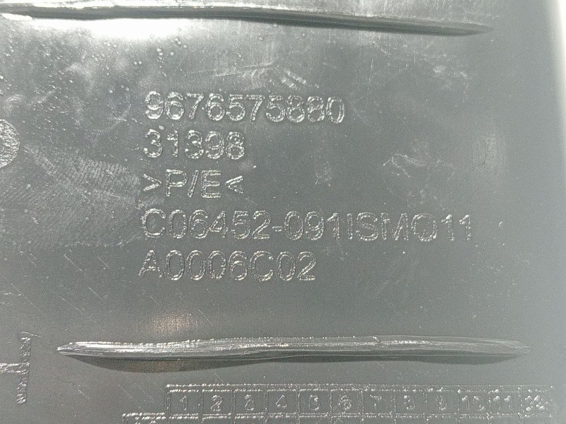 Recambio de moldura para citroën c4 spacetourer (3d_) 1.5 bluehdi 130 referencia OEM IAM 9676575880  