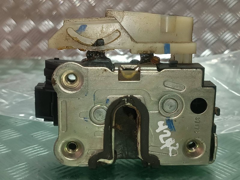 Recambio de cerradura puerta delantera izquierda para dacia duster (hm_) 1.5 dci 115 4x4 (hmad) referencia OEM IAM 805038137R  