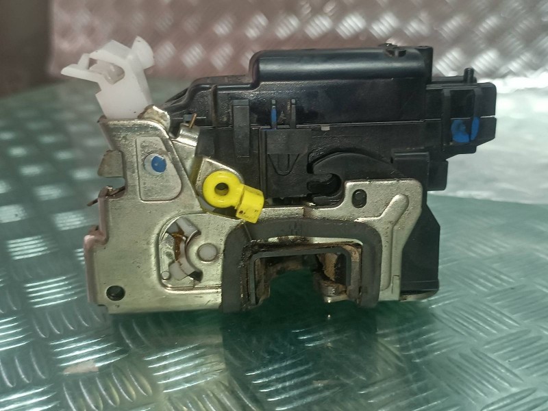 Recambio de cerradura puerta delantera izquierda para dacia duster (hm_) 1.5 dci 115 4x4 (hmad) referencia OEM IAM 805038137R  