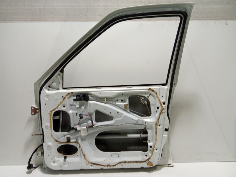 Recambio de puerta delantera derecha para nissan terrano/terrano.ii (r20) comfort referencia OEM IAM   