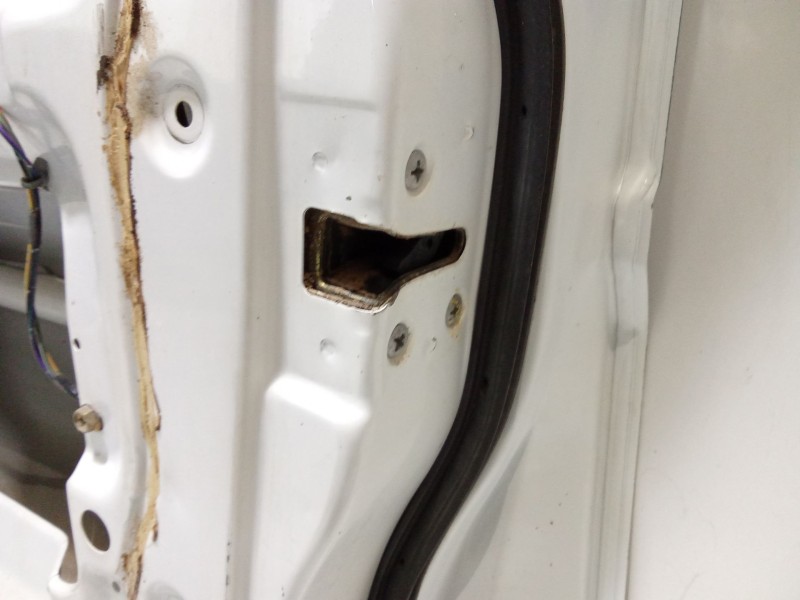 Recambio de puerta delantera derecha para nissan terrano/terrano.ii (r20) comfort referencia OEM IAM   