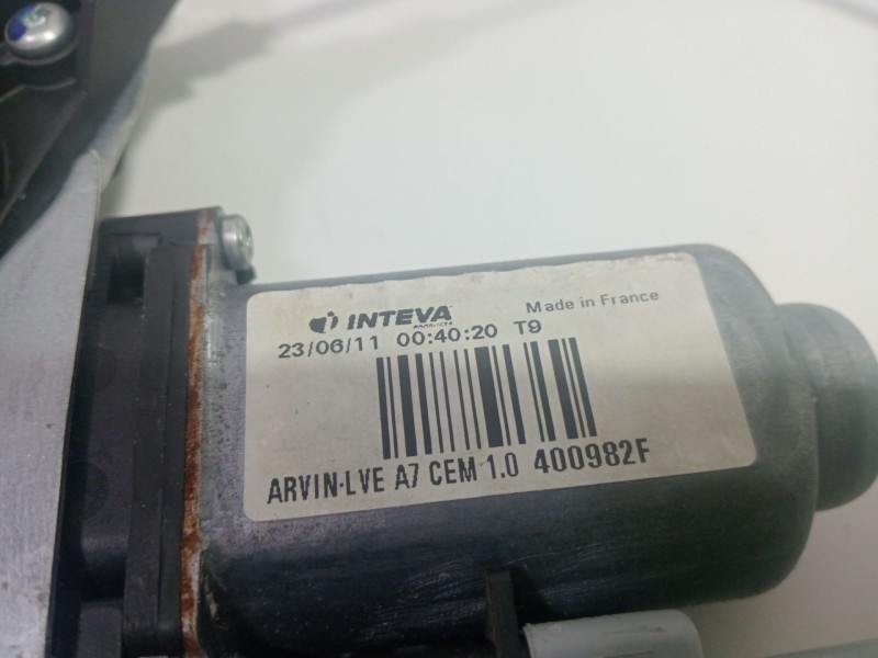 Recambio de motor elevalunas delantero izquierdo para nissan primastar autobús (x83) dci 100 referencia OEM IAM 36210000  