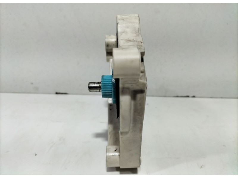 Recambio de motor elevalunas delantero derecho para audi q7 (4l) 3.0 tdi v6 advance quattro (176kw) referencia OEM IAM 8K0959802