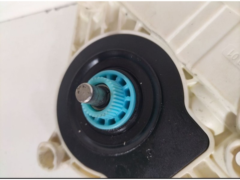 Recambio de motor elevalunas delantero derecho para audi q7 (4l) 3.0 tdi v6 advance quattro (176kw) referencia OEM IAM 8K0959802